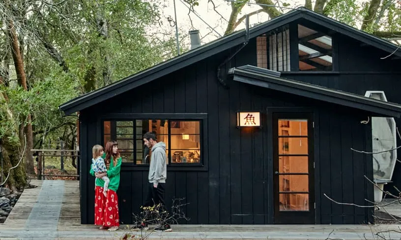 Airbnb brand athletes training in gym - Purple Perks offer.